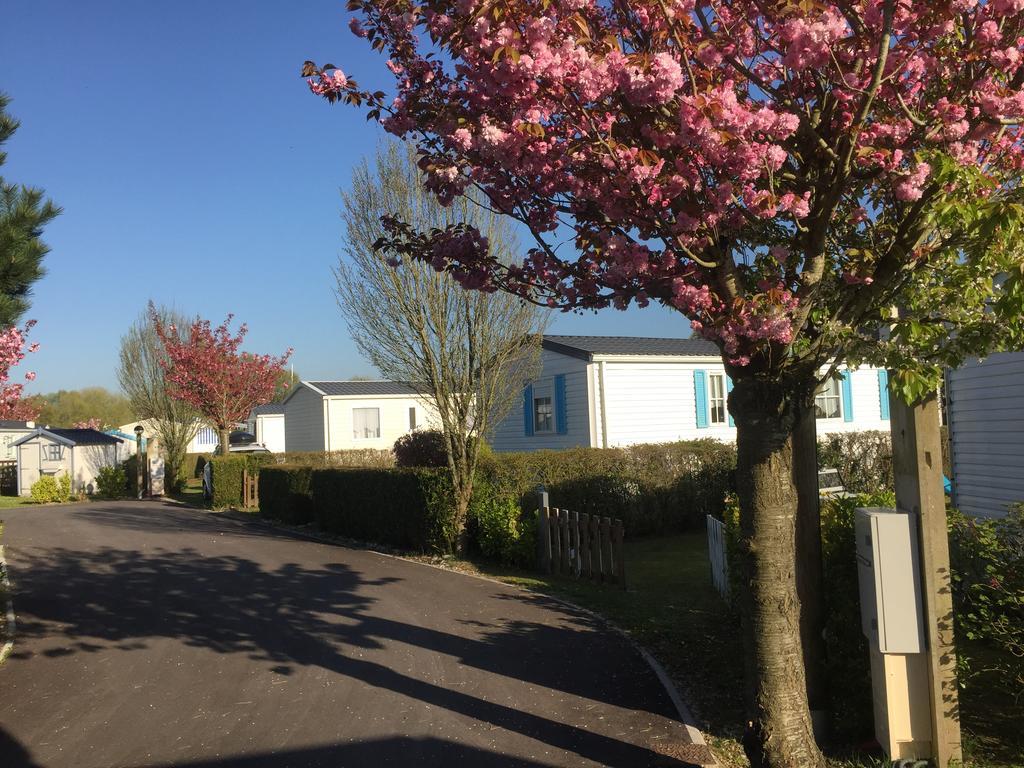 Camping Caravaning Les Cerisiers Berck Sur Mer Verton Exterior photo